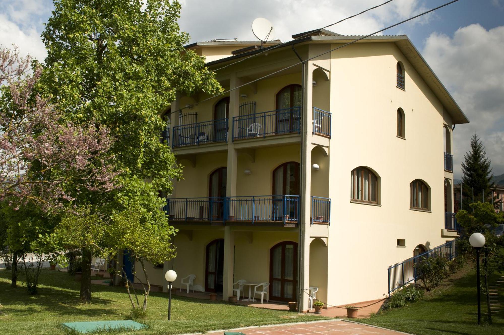 Hotel The Marquee Castelnuovo di Garfagnana Exterior foto